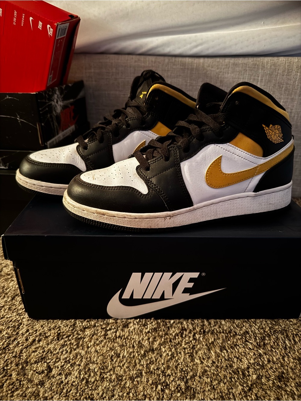 Jordan 1 Mid - White Pollen Black (GS 6.5y)